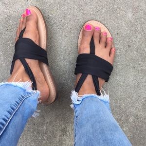 TORRID FLAT SANDALS